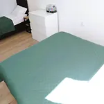 New Homes For 8 People, Нехоже