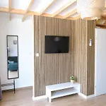New Homes For 8 People, Нехоже
